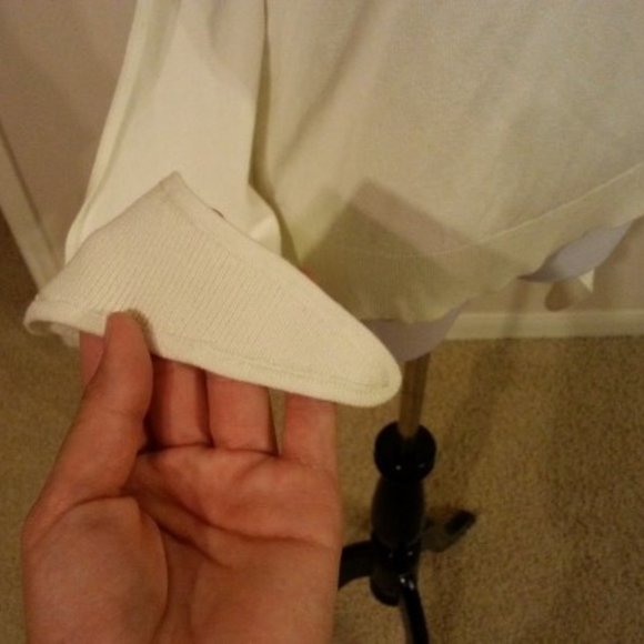 NWT THEORY twist front knit top (P.M) - Picture 5 of 9